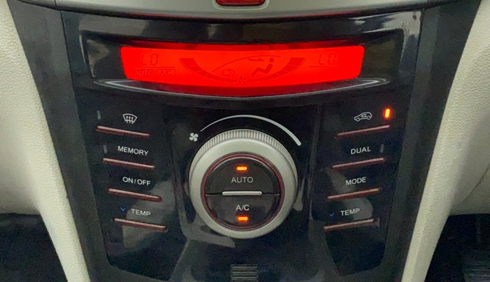 2020 Mahindra XUV300 W8 (O) 1.5 DIESEL, Diesel, Manual, 88,761 km, Automatic Climate Control