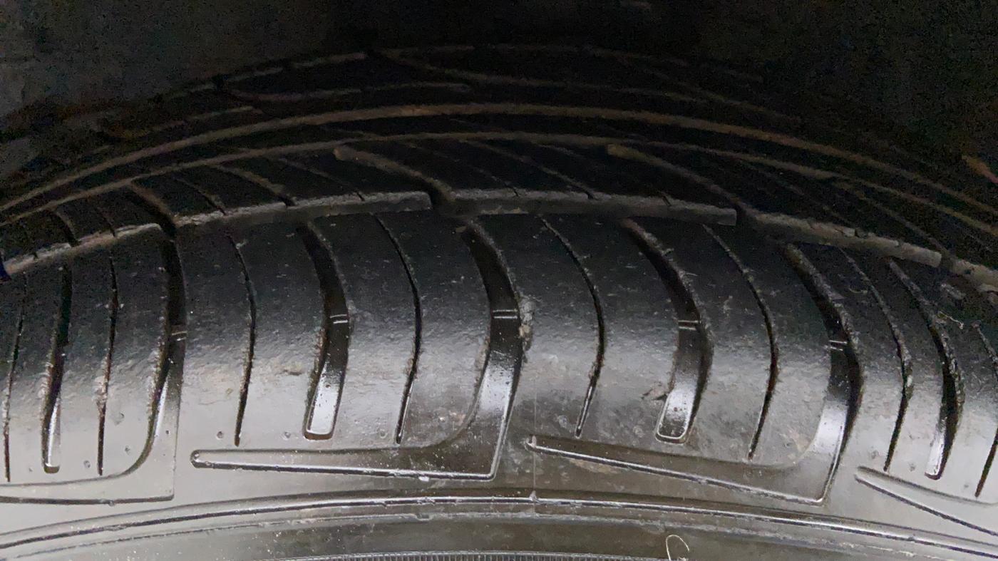 2009 Toyota Corolla Altis VL AT, Petrol, Automatic, 54,351 km, Left Front Tyre Tread
