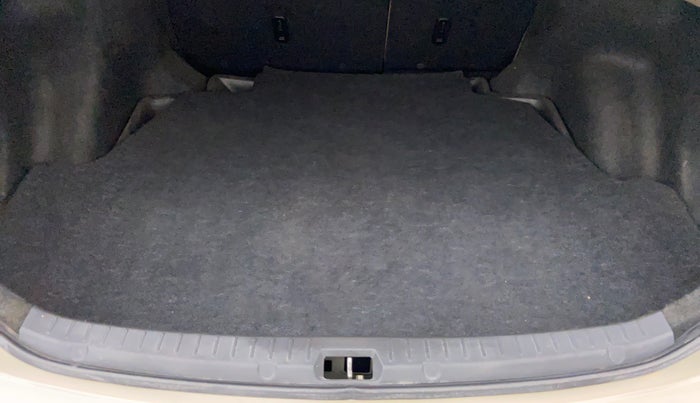 2009 Toyota Corolla Altis VL AT, Petrol, Automatic, 54,351 km, Boot Inside