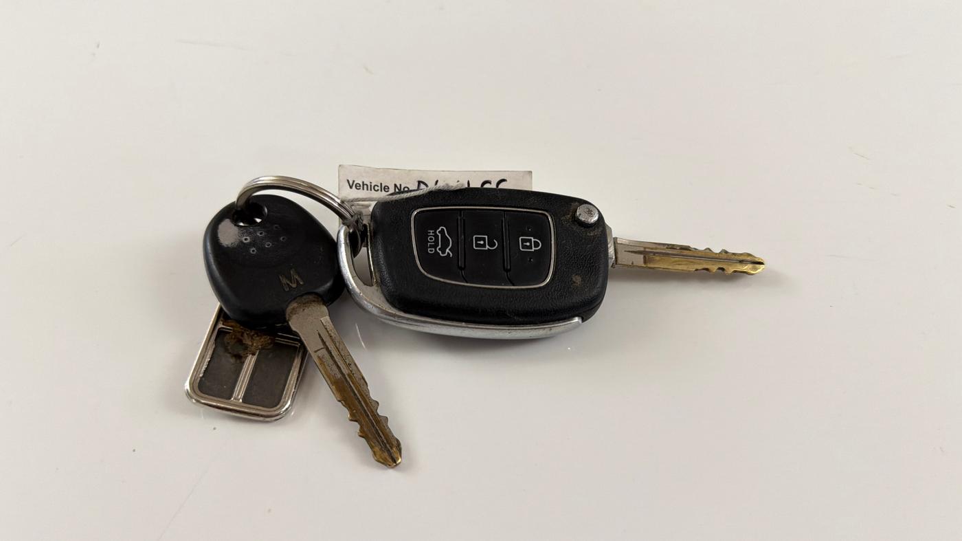 2021 Hyundai AURA S 1.2 CNG, CNG, Manual, 64,384 km, Key Close Up