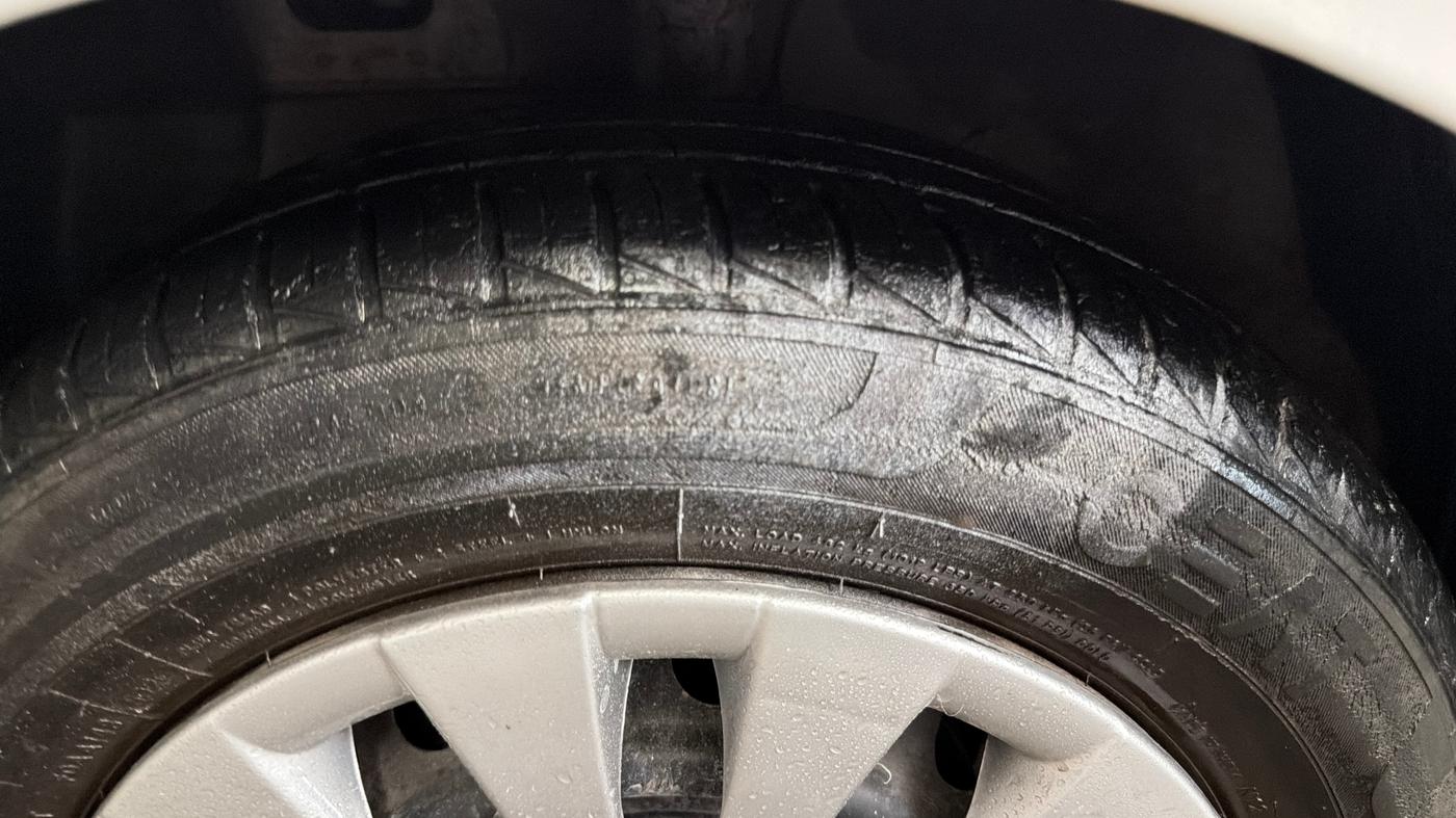 2021 Hyundai AURA S 1.2 CNG, CNG, Manual, 64,384 km, Left Front Tyre Tread
