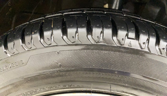 2024 Maruti Swift ZXi Plus, Petrol, Manual, 7,101 km, Right Front Tyre Tread