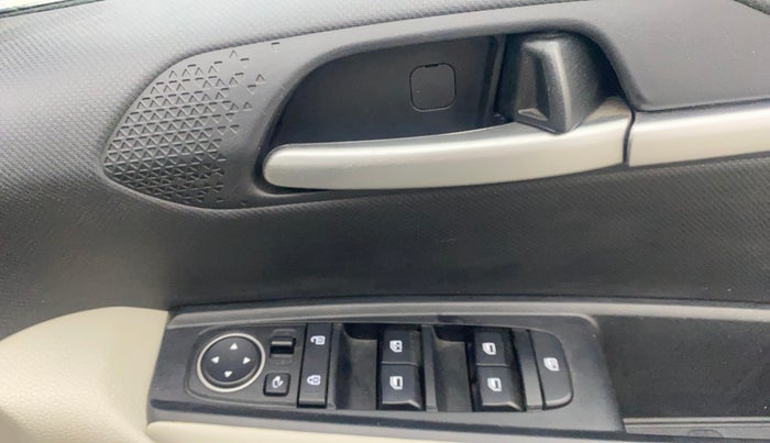 2024 KIA SONET HTX 1.0 TURBO PETROL IMT, Petrol, Manual, 20,407 km, Driver Side Door Panels Control