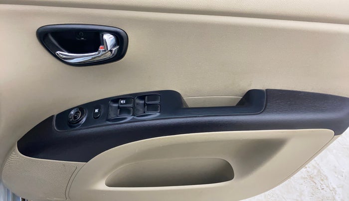 2013 Hyundai i10 SPORTZ 1.2 AT, Petrol, Automatic, 67,510 km, Driver Side Door Panels Control