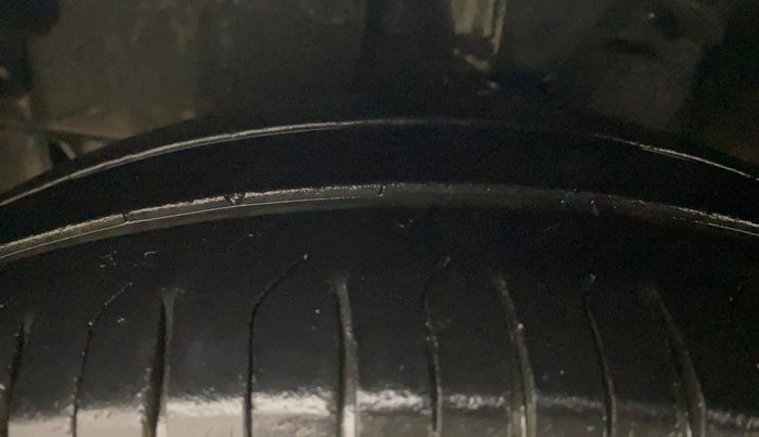 2013 Hyundai i10 SPORTZ 1.2 AT, Petrol, Automatic, 67,510 km, Left Front Tyre Tread