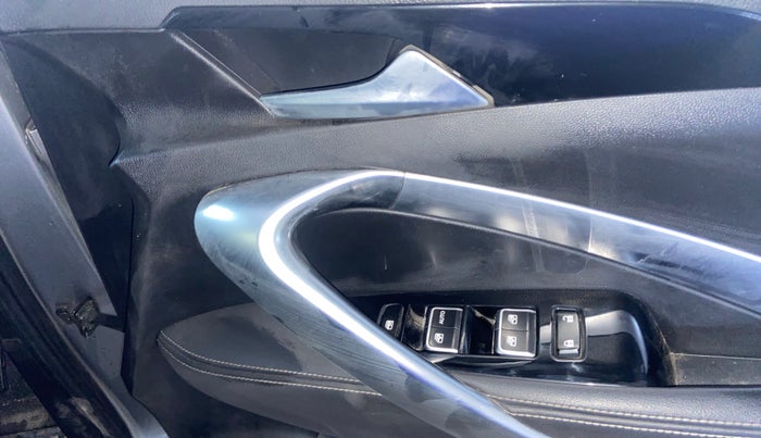 2019 MG HECTOR SHARP HYBRID 1.5 PETROL, Petrol, Manual, 77,872 km, Driver Side Door Panels Control