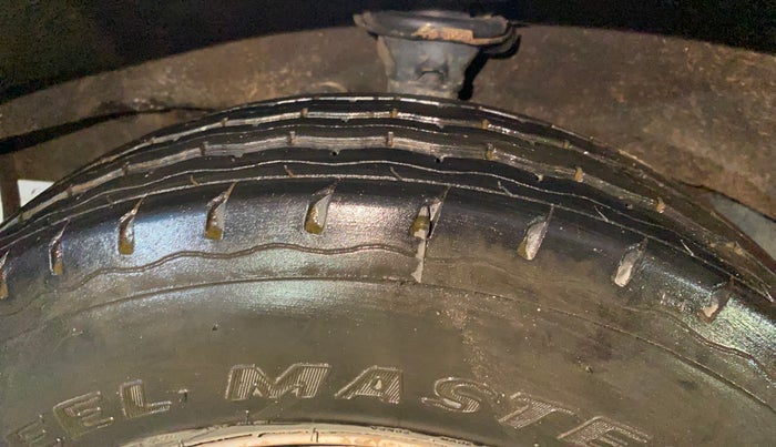 2019 Maruti Eeco 5 STR WITH A/C+HTR, CNG, Manual, 44,088 km, Left Front Tyre Tread