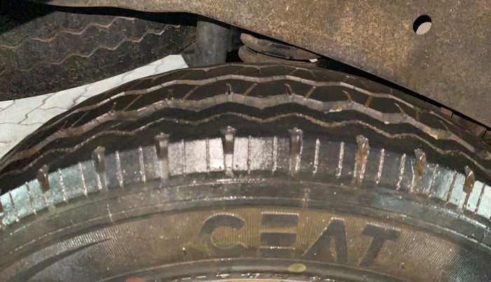 2019 Maruti Eeco 5 STR WITH A/C+HTR, CNG, Manual, 44,088 km, Right Rear Tyre Tread