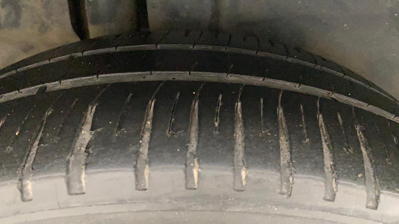 2014 Maruti Ertiga VXI, Petrol, Manual, 88,303 km, Right Rear Tyre Tread