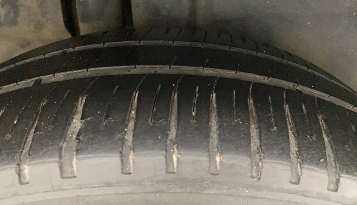 2014 Maruti Ertiga VXI, Petrol, Manual, 88,303 km, Right Rear Tyre Tread