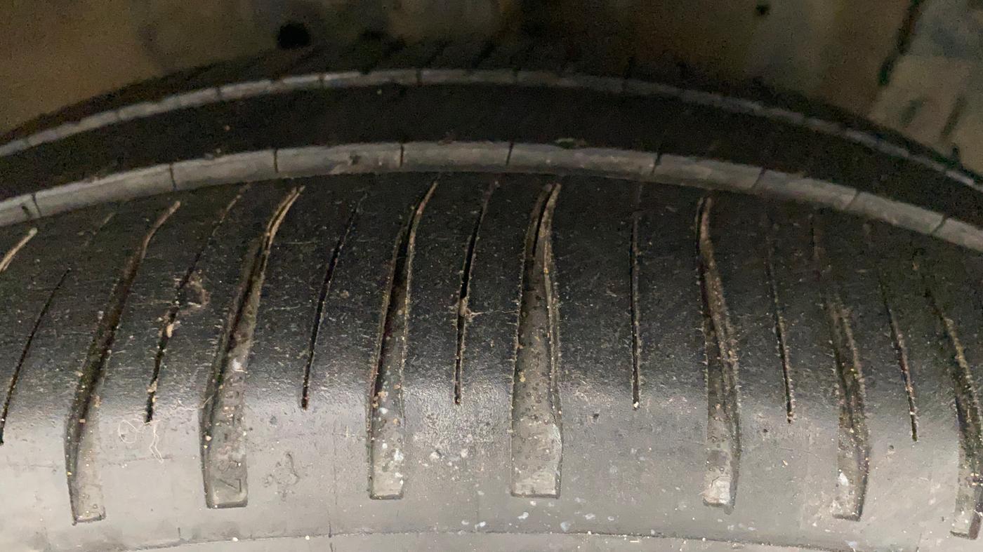 2014 Maruti Ertiga VXI, Petrol, Manual, 88,303 km, Right Front Tyre Tread