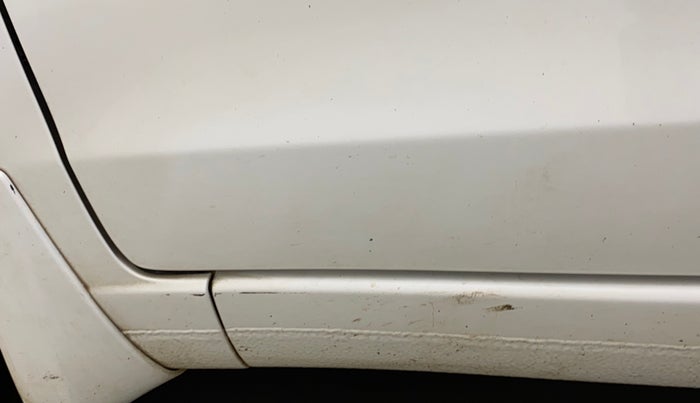 2014 Maruti Ertiga VXI, Petrol, Manual, 88,303 km, Left running board - Minor scratches