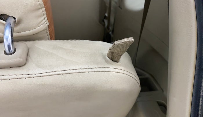 2014 Maruti Ertiga VXI, Petrol, Manual, 88,303 km, Third-row right seat - Seat adjuster not working