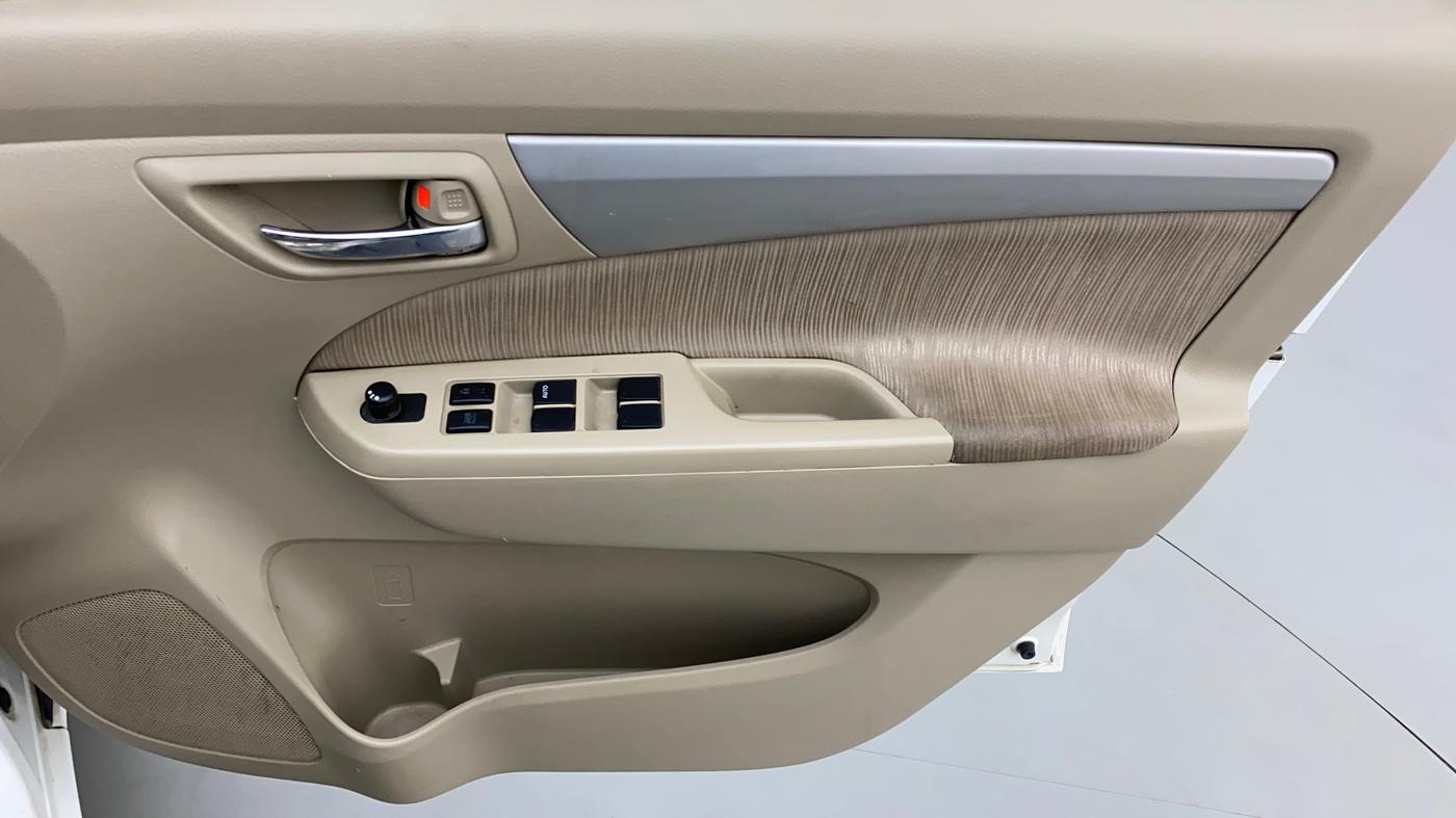 2014 Maruti Ertiga VXI, Petrol, Manual, 88,303 km, Driver Side Door Panels Control