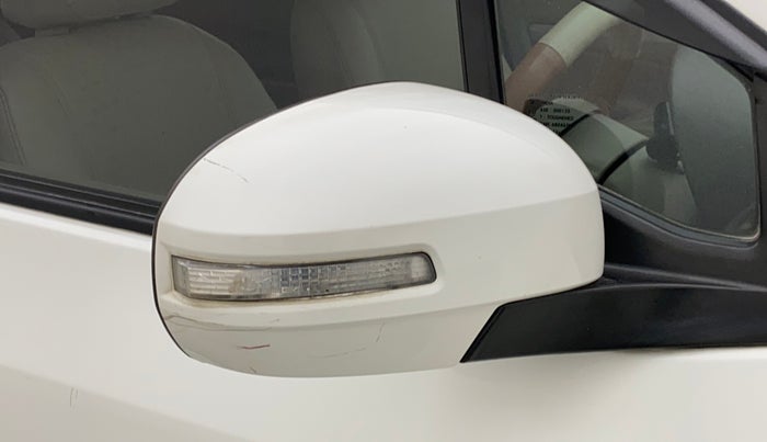 2014 Maruti Ertiga VXI, Petrol, Manual, 88,303 km, Right rear-view mirror - Minor scratches