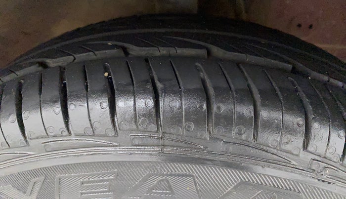 2017 Hyundai Eon ERA PLUS (O), Petrol, Manual, 20,765 km, Right Front Tyre Tread