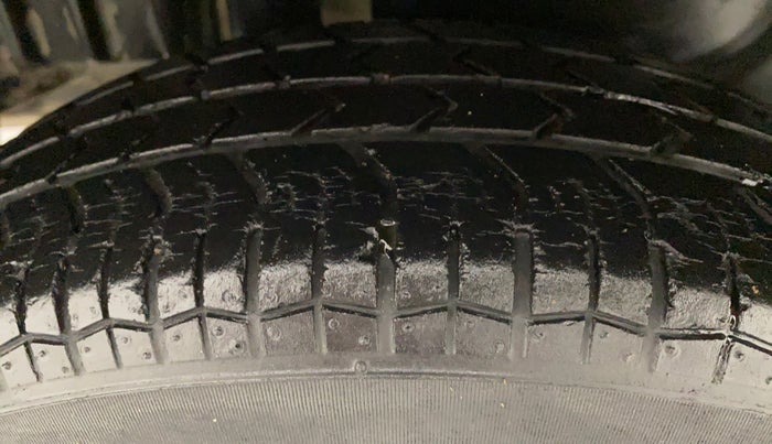 2014 Maruti Swift Dzire VXI, Petrol, Manual, 31,238 km, Right Rear Tyre Tread