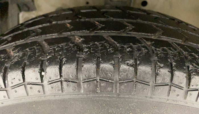 2014 Maruti Swift Dzire VXI, Petrol, Manual, 31,238 km, Left Front Tyre Tread