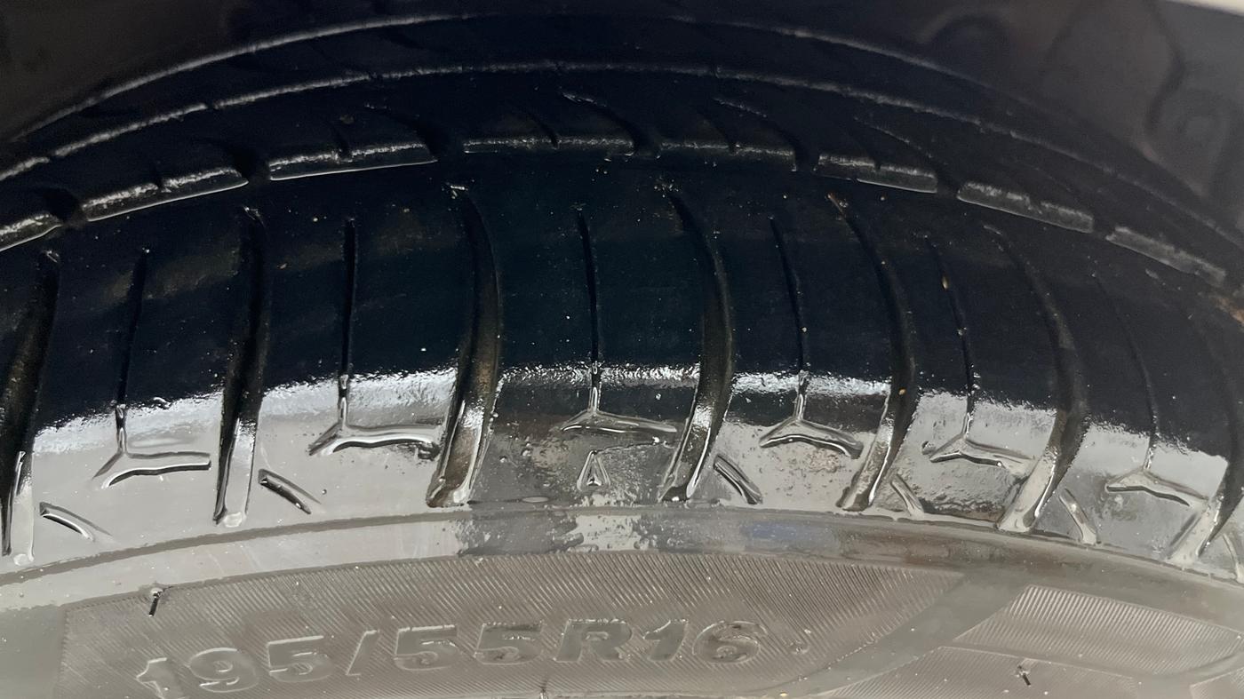 2016 Hyundai Verna 1.6 VTVT SX AT, Petrol, Automatic, 65,239 km, Right Front Tyre Tread