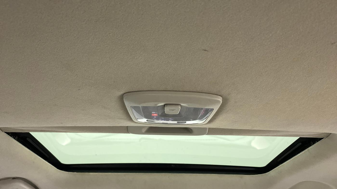 2020 Mahindra XUV300 W8 (O) 1.5 DIESEL, Diesel, Manual, 89,422 km, Moonroof/ Sunroof