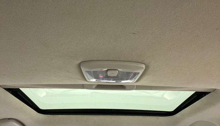 2020 Mahindra XUV300 W8 (O) 1.5 DIESEL, Diesel, Manual, 89,422 km, Moonroof/ Sunroof