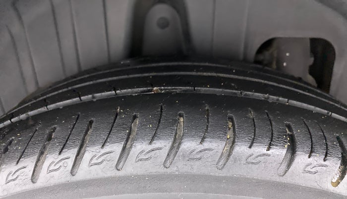 2020 Mahindra XUV300 W8 (O) 1.5 DIESEL, Diesel, Manual, 89,422 km, Right Rear Tyre Tread