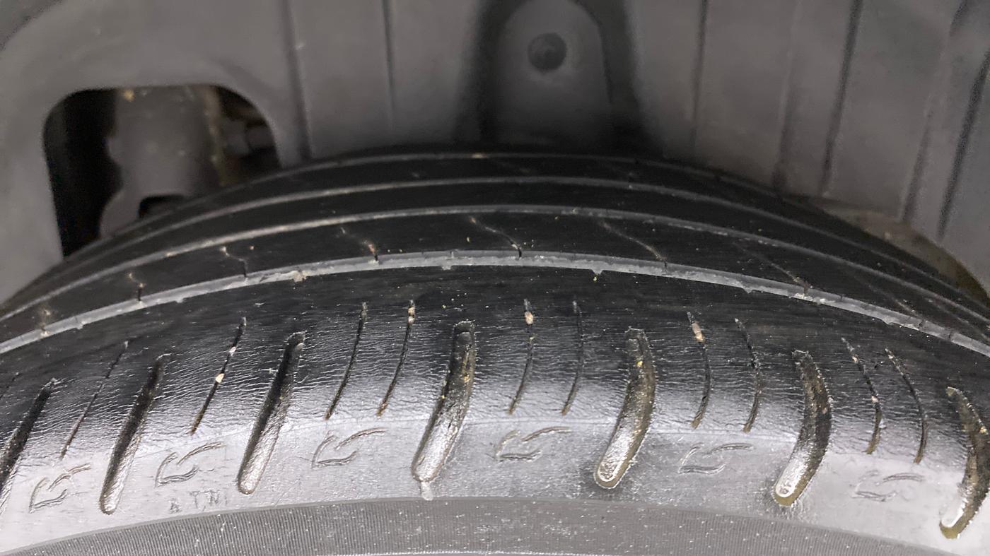2020 Mahindra XUV300 W8 (O) 1.5 DIESEL, Diesel, Manual, 89,422 km, Left Rear Tyre Tread