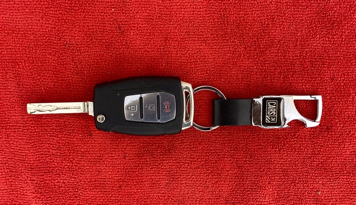 2020 Mahindra XUV300 W8 (O) 1.5 DIESEL, Diesel, Manual, 89,422 km, Key Close Up