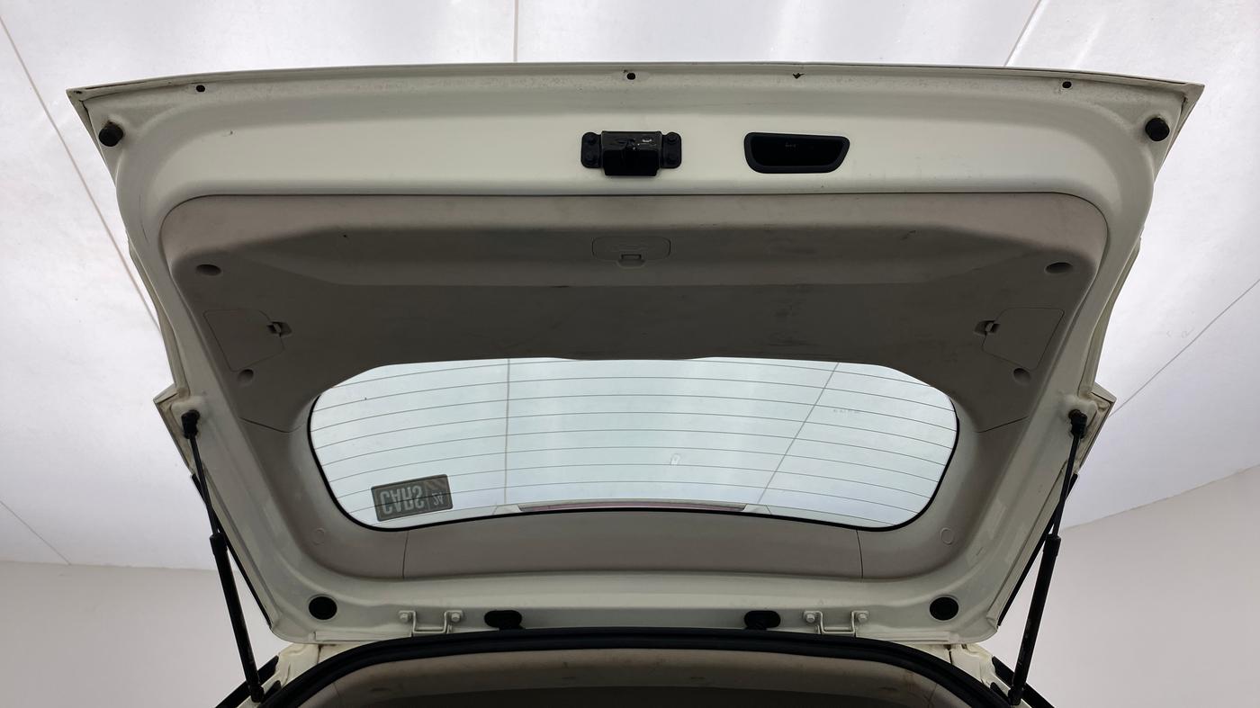 2020 Mahindra XUV300 W8 (O) 1.5 DIESEL, Diesel, Manual, 89,422 km, Boot Door Open