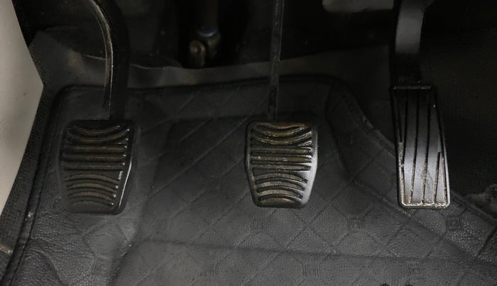 2020 Mahindra XUV300 W8 (O) 1.5 DIESEL, Diesel, Manual, 89,422 km, Pedals