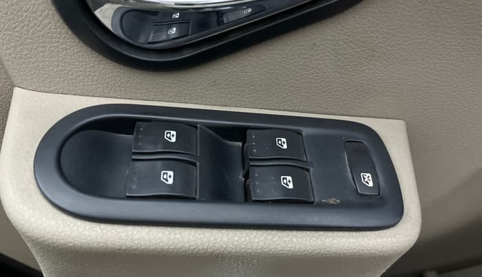 2015 Nissan Terrano XL (P), Petrol, Manual, 92,479 km, Driver Side Door Panels Control