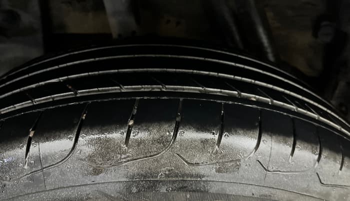 2015 Nissan Terrano XL (P), Petrol, Manual, 92,479 km, Right Rear Tyre Tread
