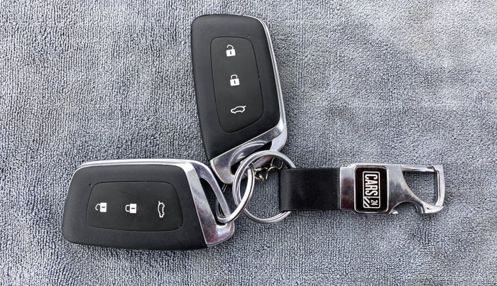 2020 MG HECTOR SHARP DCT PETROL, Petrol, Automatic, 53,159 km, Lock system - Dork lock functional only from remote key
