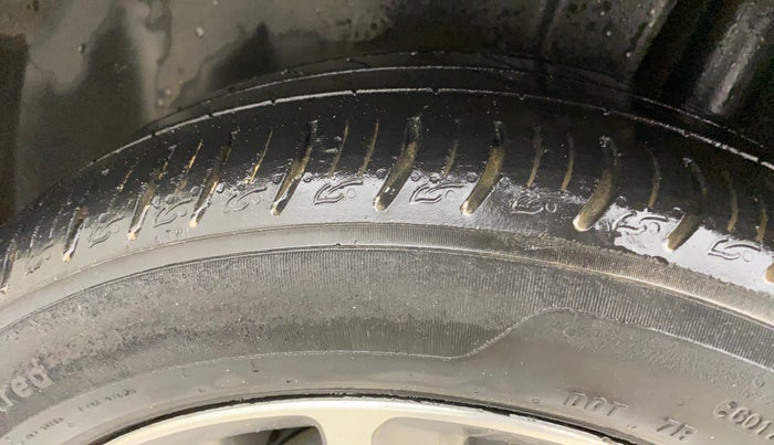 2019 Maruti Ciaz ALPHA  AT 1.5 SHVS PETROL, Petrol, Automatic, 50,804 km, Left Rear Tyre Tread