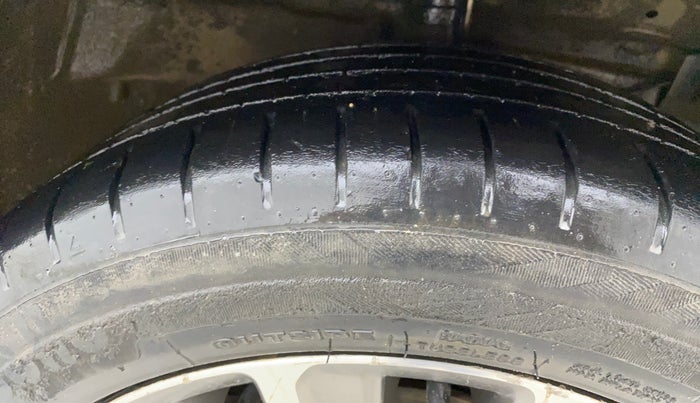 2019 Maruti Ciaz ALPHA  AT 1.5 SHVS PETROL, Petrol, Automatic, 50,804 km, Right Front Tyre Tread