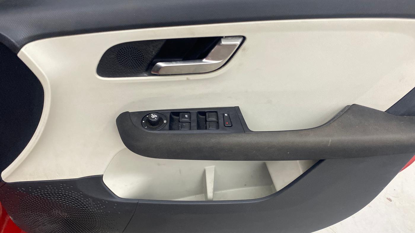 2021 Tata ALTROZ XZ PLUS DIESEL, Diesel, Manual, 50,052 km, Driver Side Door Panels Control