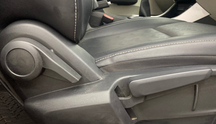 2021 Tata ALTROZ XZ PLUS DIESEL, Diesel, Manual, 49,990 km, Driver Side Adjustment Panel