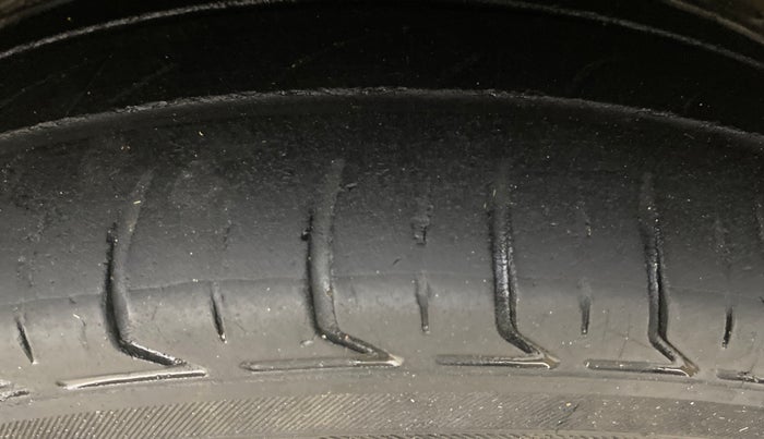 2021 Hyundai NEW I20 SPORTZ 1.5 MT, Diesel, Manual, 82,226 km, Left Front Tyre Tread