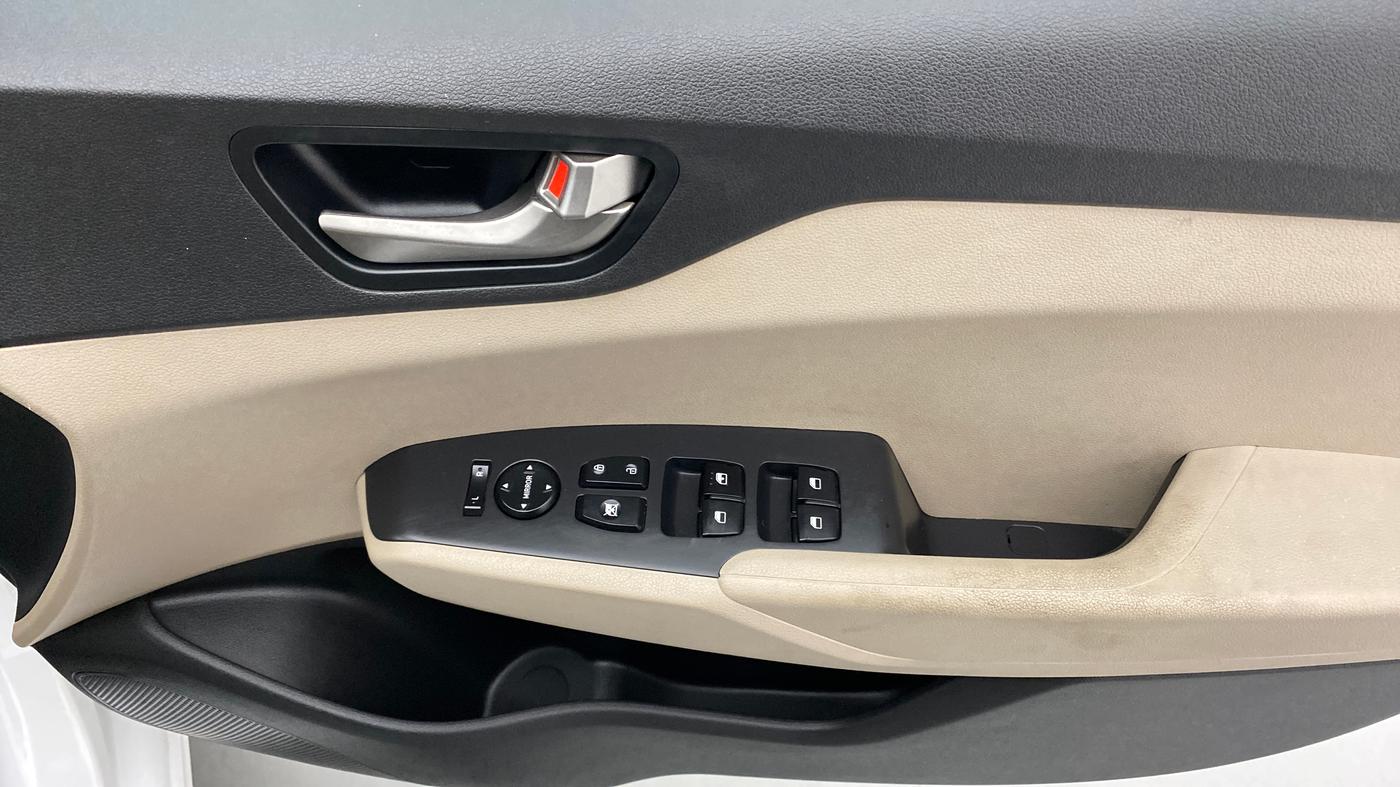 2019 Hyundai Verna 1.4 E PETROL, Petrol, Manual, 31,310 km, Driver Side Door Panels Control