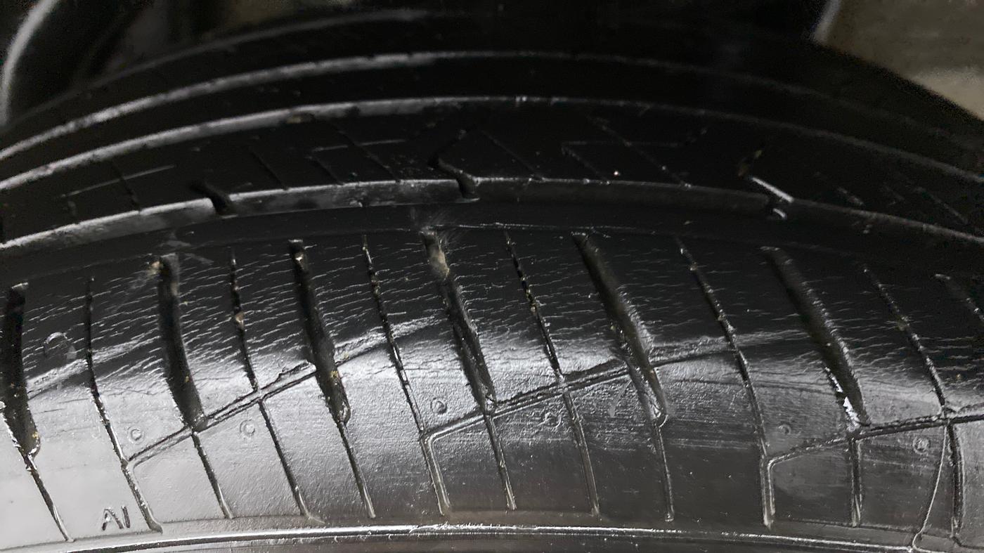 2019 Hyundai Verna 1.4 E PETROL, Petrol, Manual, 31,310 km, Left Rear Tyre Tread