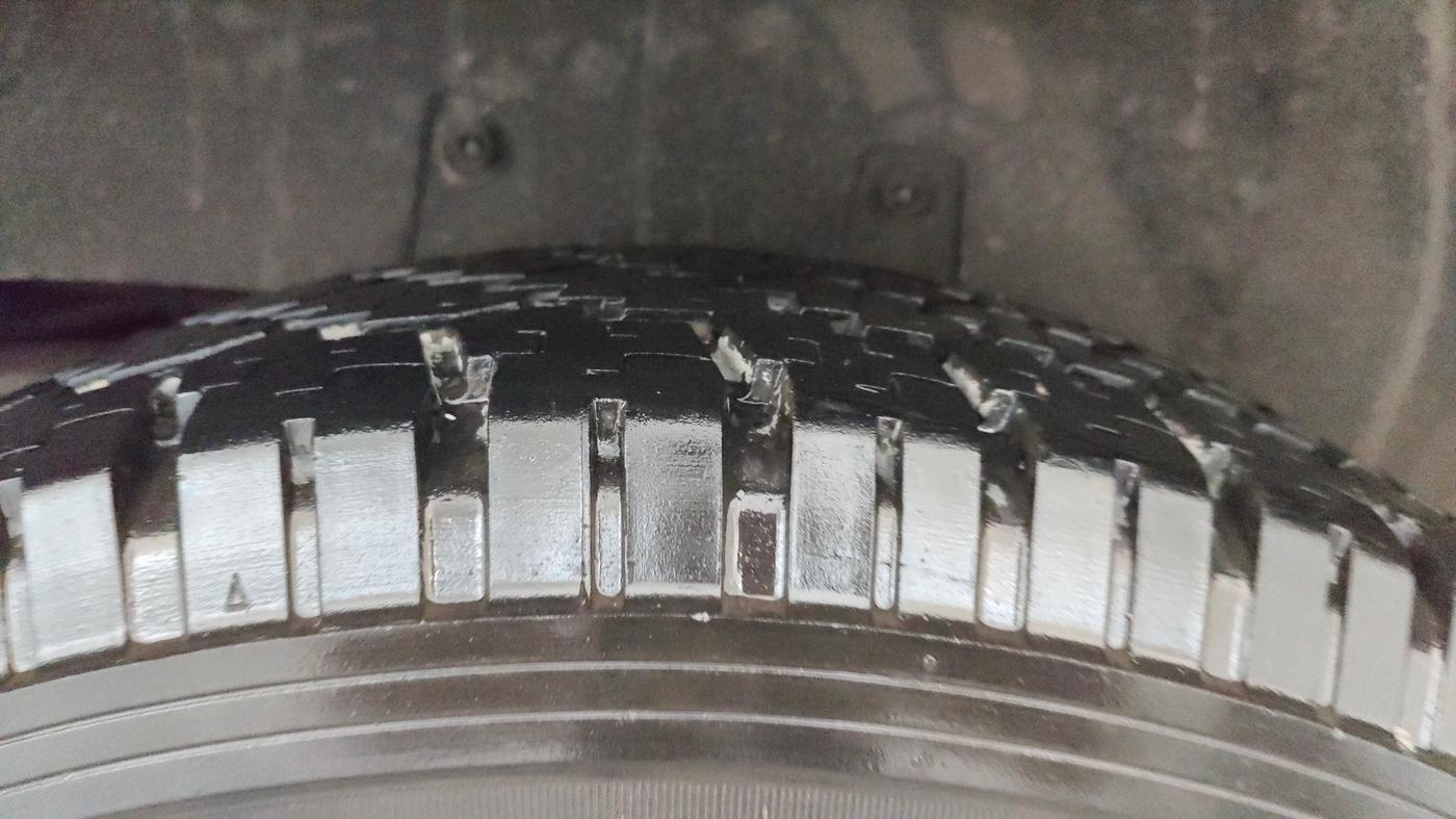 2015 Mahindra TUV300 T8, Diesel, Manual, 86,660 km, Left Rear Tyre Tread