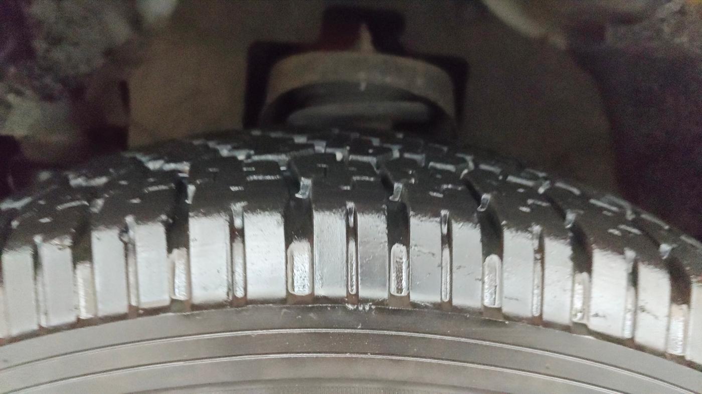 2015 Mahindra TUV300 T8, Diesel, Manual, 86,660 km, Left Front Tyre Tread