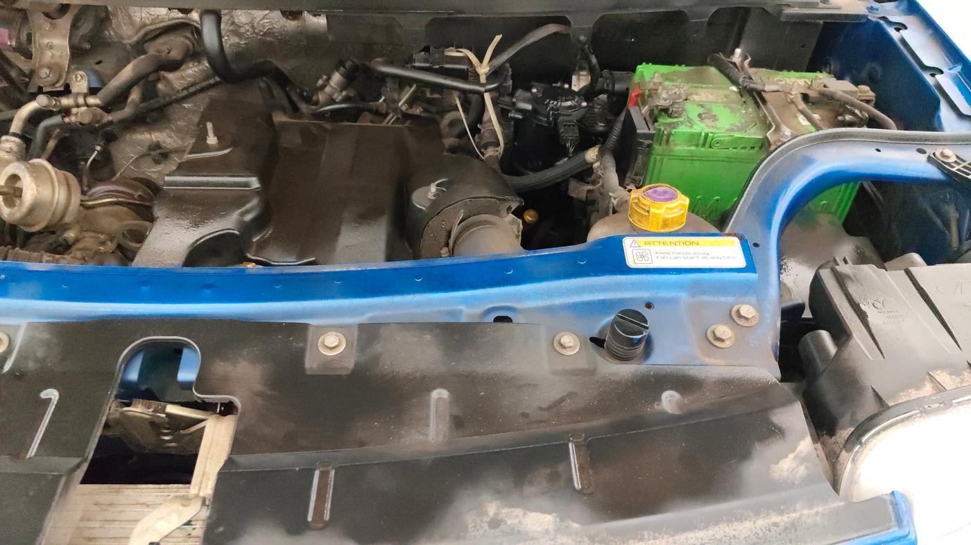 2015 Mahindra TUV300 T8, Diesel, Manual, 86,660 km, Engine View - Left