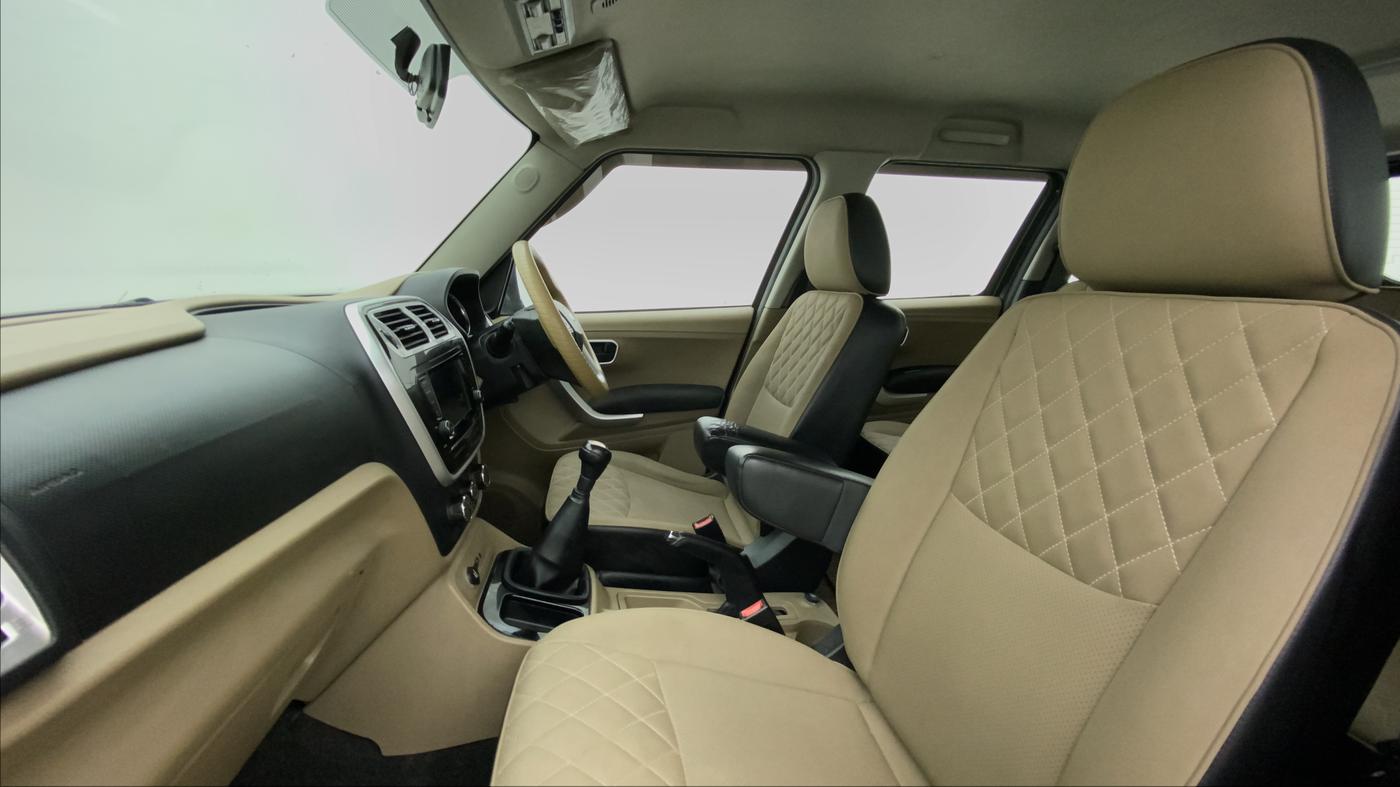 2018 Mahindra TUV 300 PLUS P8, Diesel, Manual, 83,004 km, Right Side Front Door Cabin
