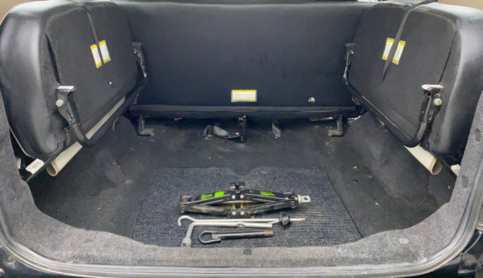 2018 Mahindra TUV 300 PLUS P8, Diesel, Manual, 83,004 km, Boot Inside