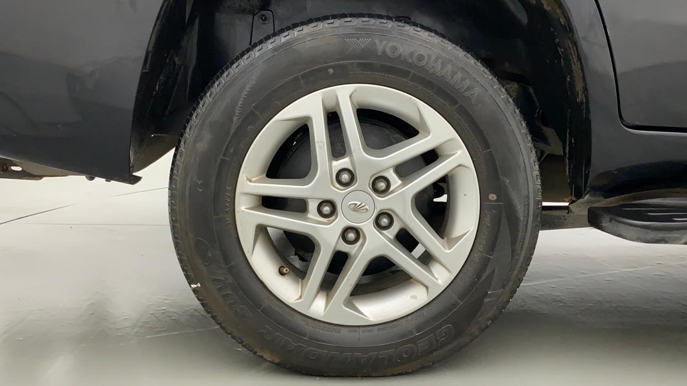 2018 Mahindra TUV 300 PLUS P8, Diesel, Manual, 83,004 km, Right Rear Wheel