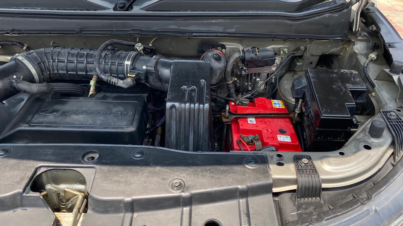 2018 Mahindra KUV 100 NXT K4+ D 6 STR, Diesel, Manual, 75,004 km, Engine View - Left