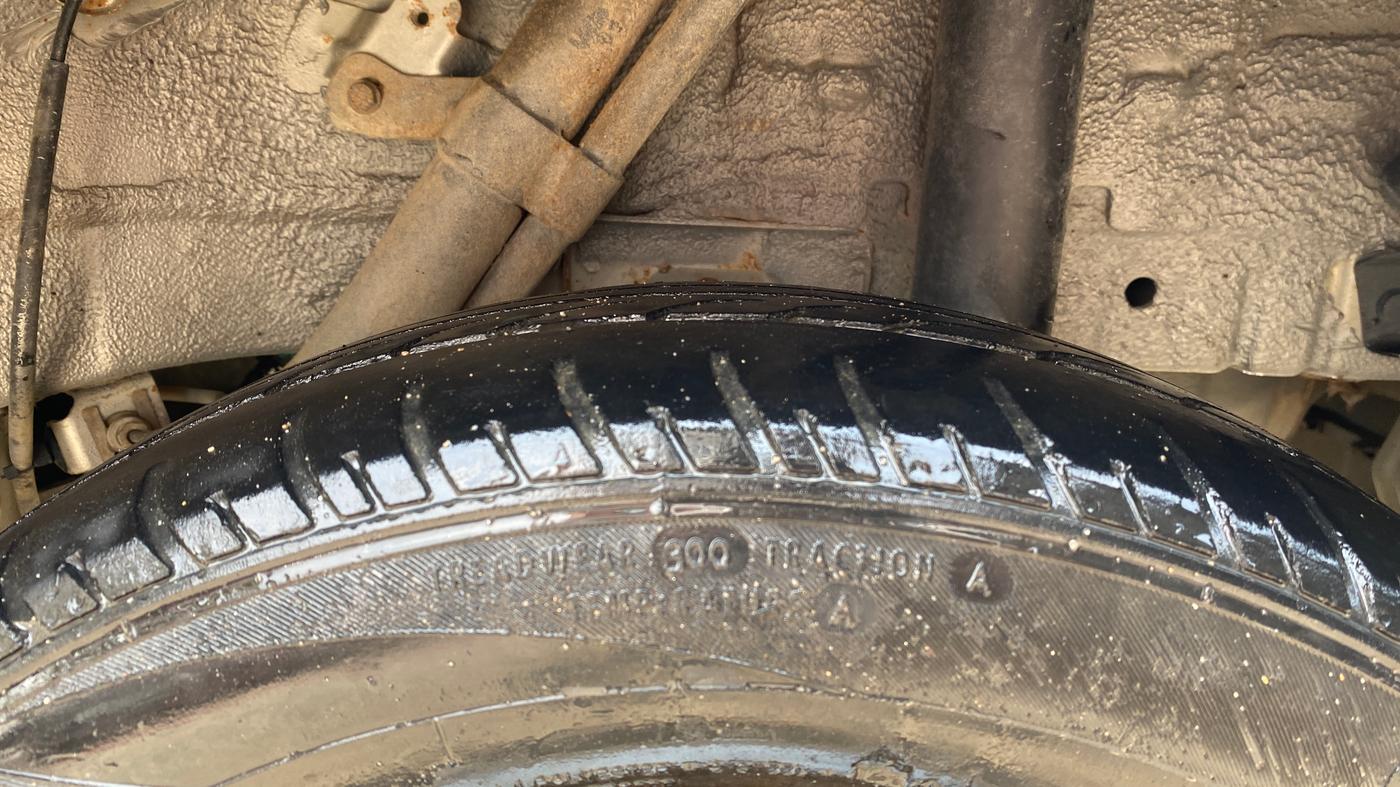 2018 Mahindra KUV 100 NXT K4+ D 6 STR, Diesel, Manual, 75,004 km, Left Rear Tyre Tread