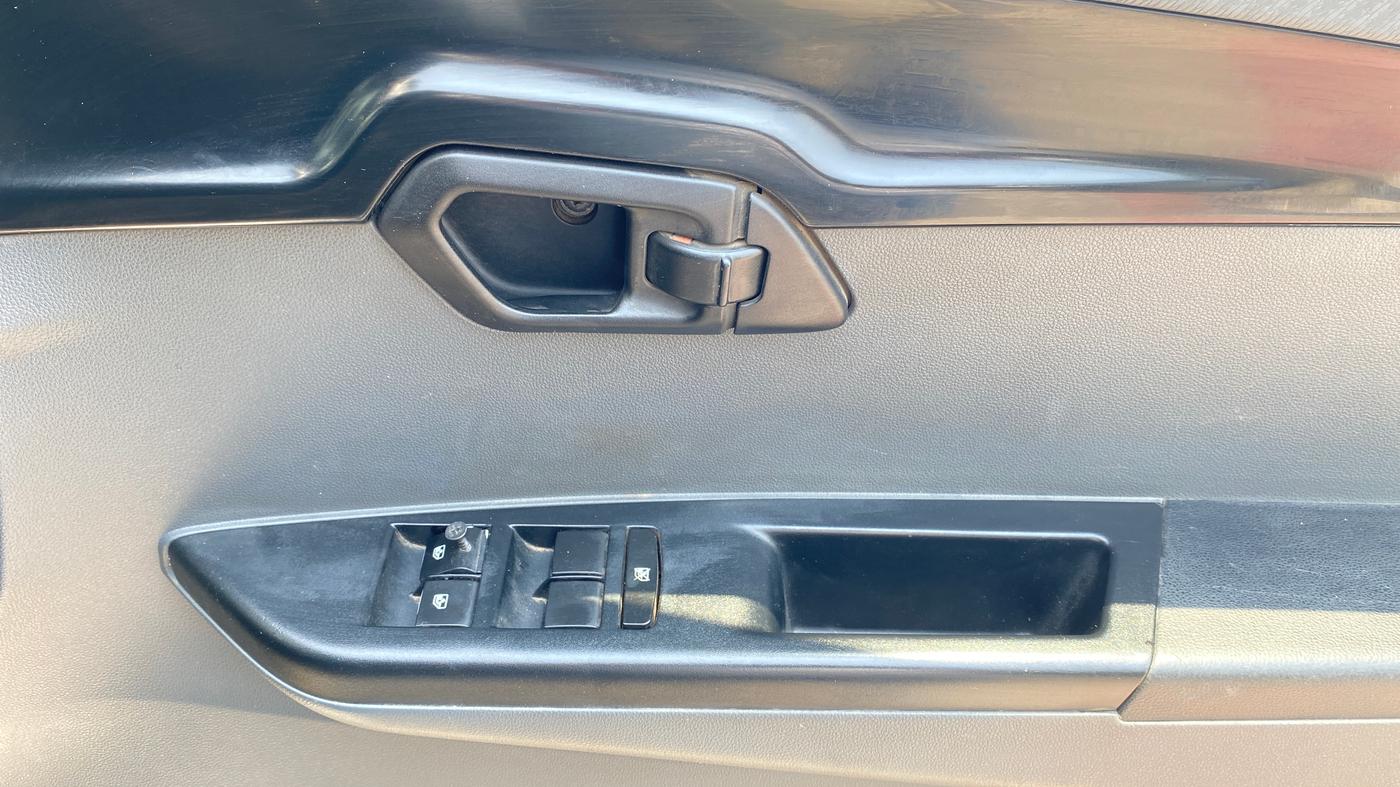2018 Mahindra KUV 100 NXT K4+ D 6 STR, Diesel, Manual, 75,004 km, Driver Side Door Panels Control