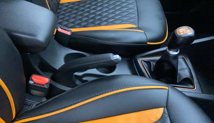 2016 Hyundai i20 Active 1.2 SX, Petrol, Manual, 75,351 km, Gear lever - Knob cover torn
